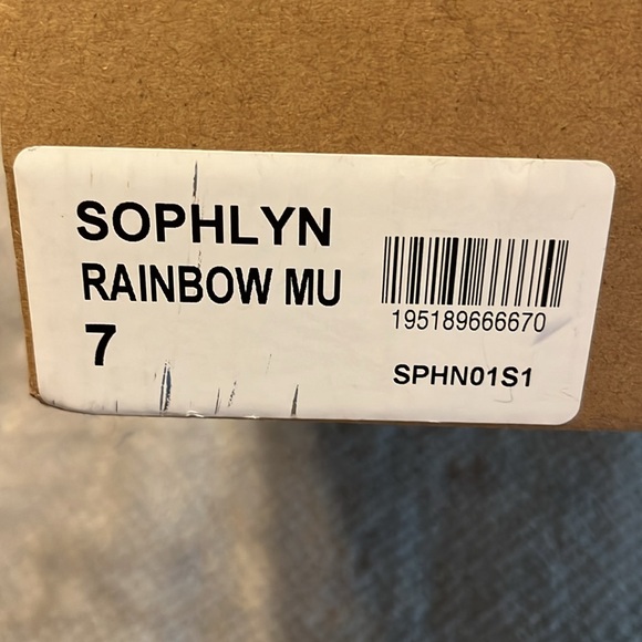 STEVE MADDEN SOPHLYN FUZZY RAINBOW SLIDES SANDALS 7 - Picture 9 of 10